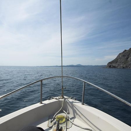 Hostal Juventus Portbou Buitenkant foto