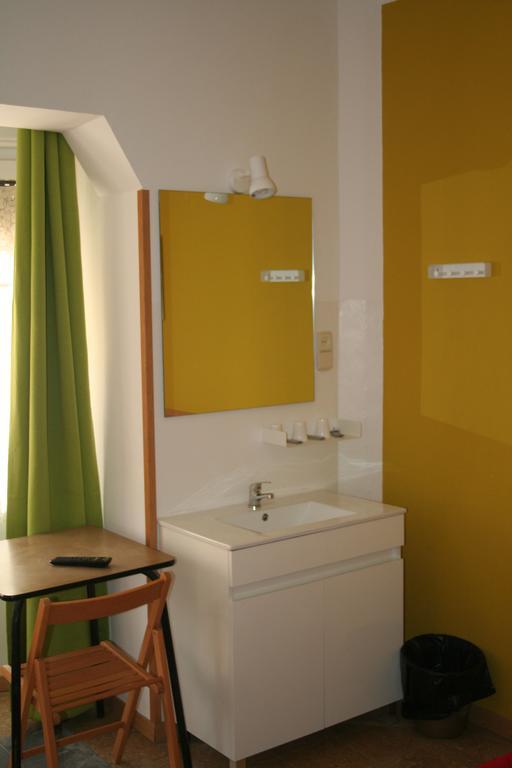 Hostal Juventus Portbou Buitenkant foto