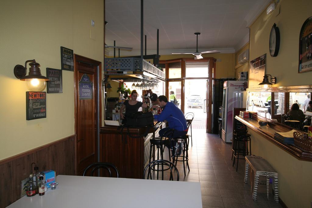 Hostal Juventus Portbou Buitenkant foto