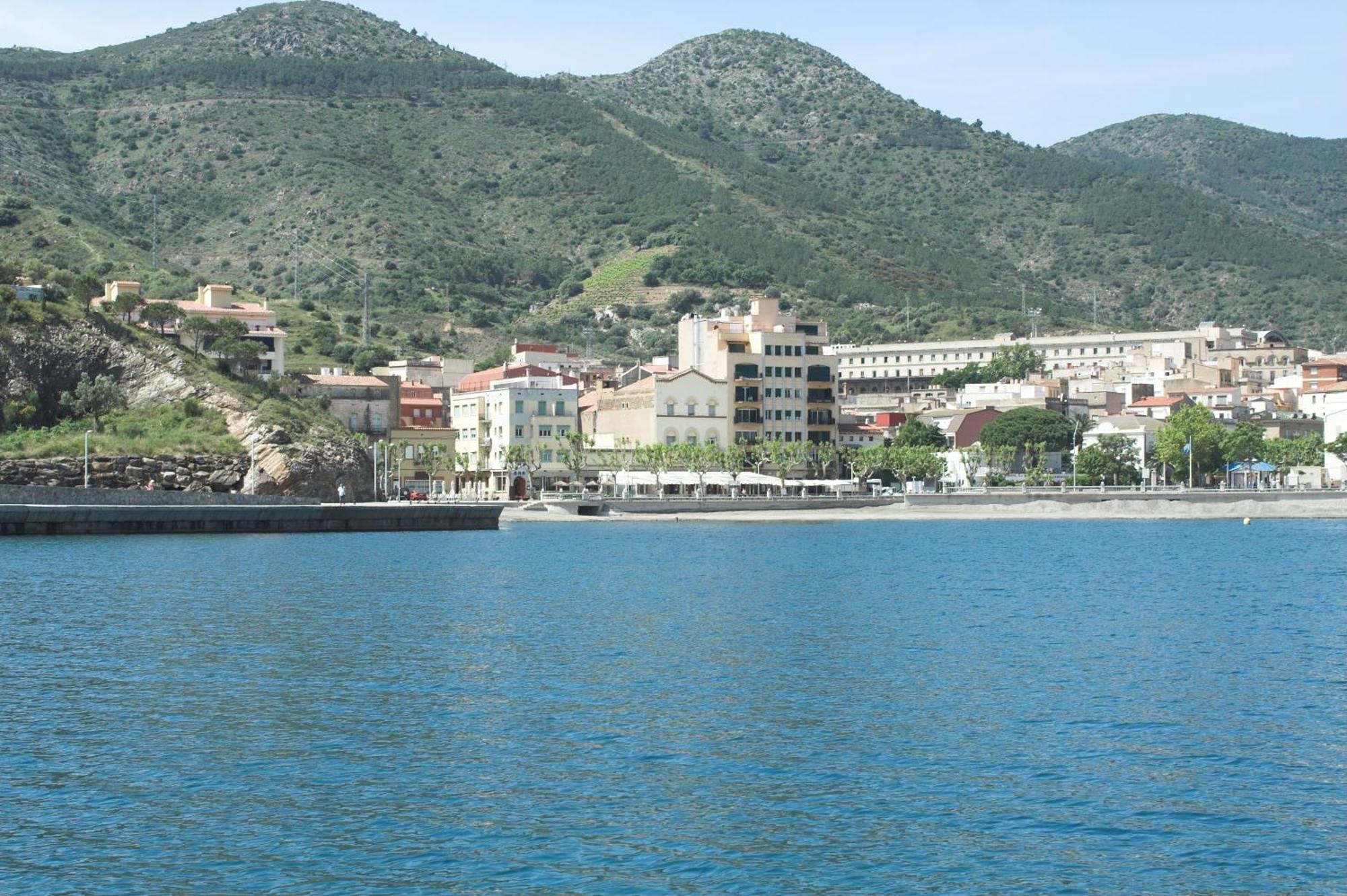 Hostal Juventus Portbou Buitenkant foto
