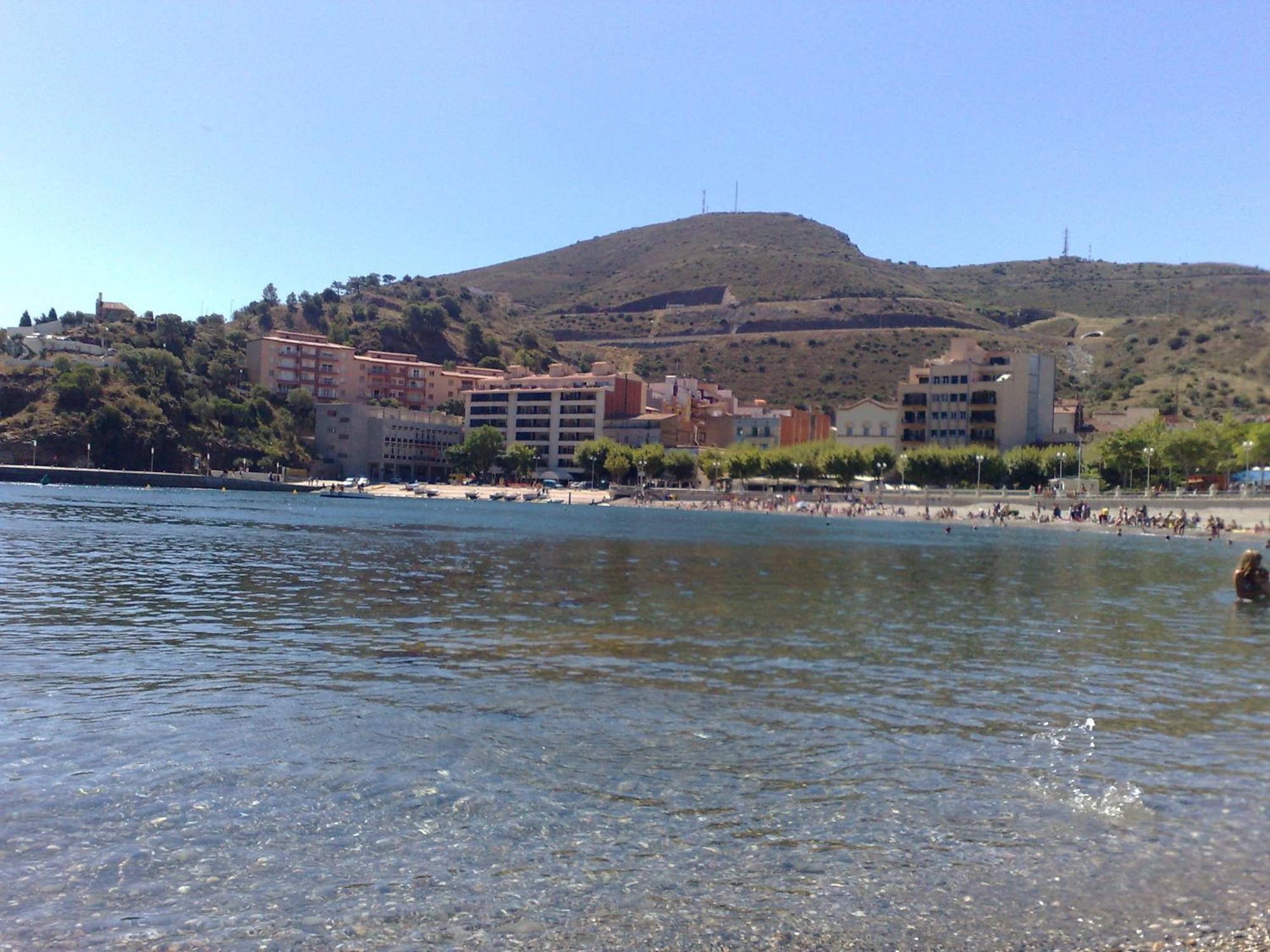 Hostal Juventus Portbou Buitenkant foto