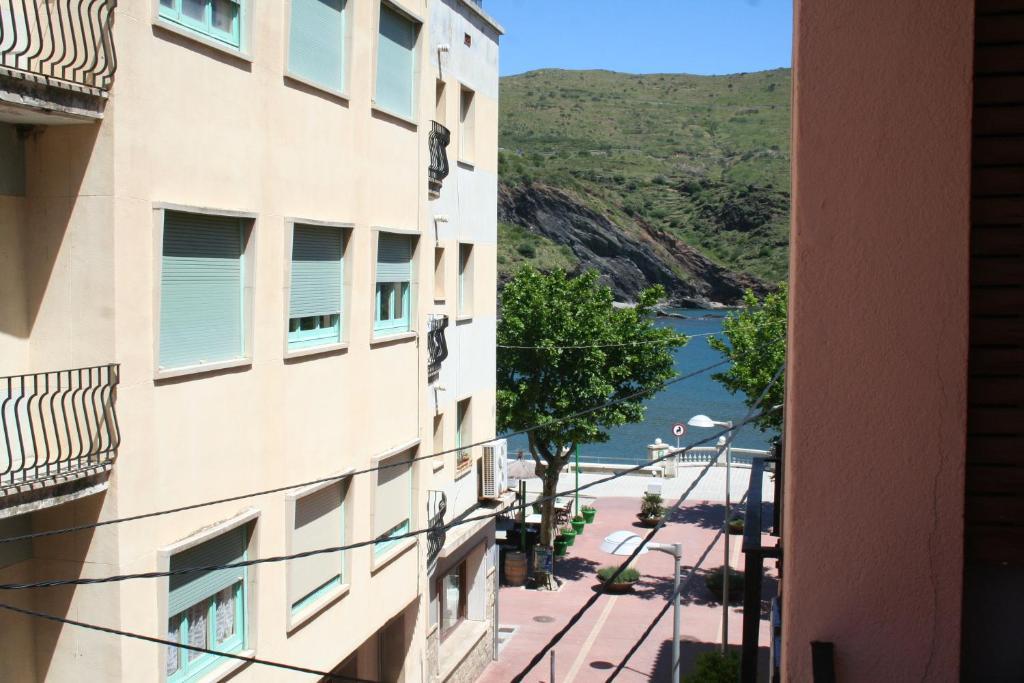 Hostal Juventus Portbou Buitenkant foto