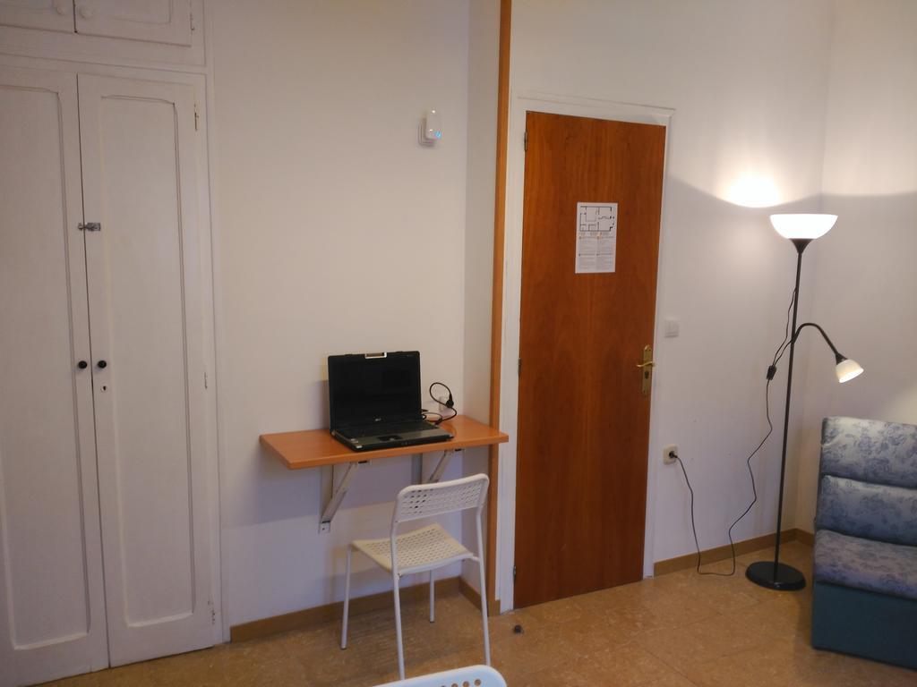 Hostal Juventus Portbou Buitenkant foto