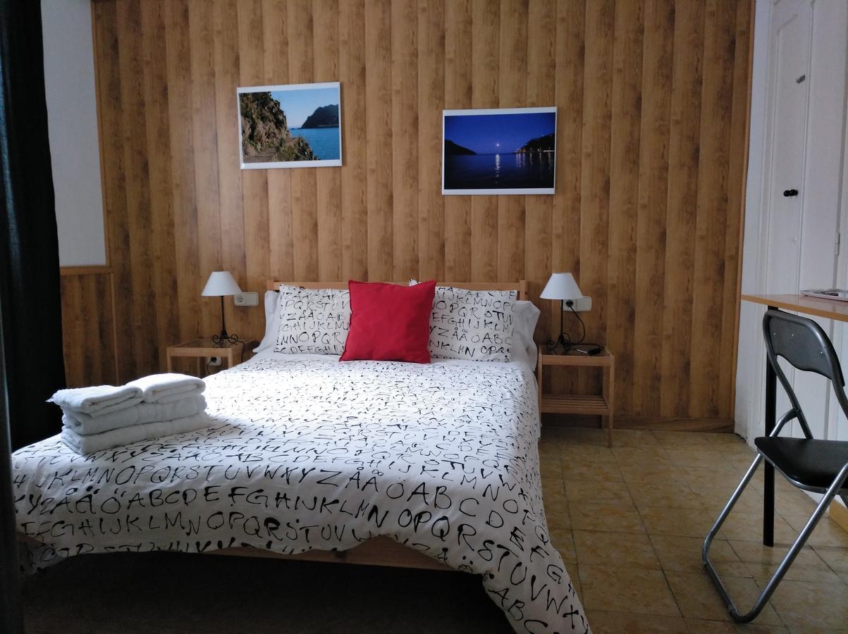 Hostal Juventus Portbou Buitenkant foto