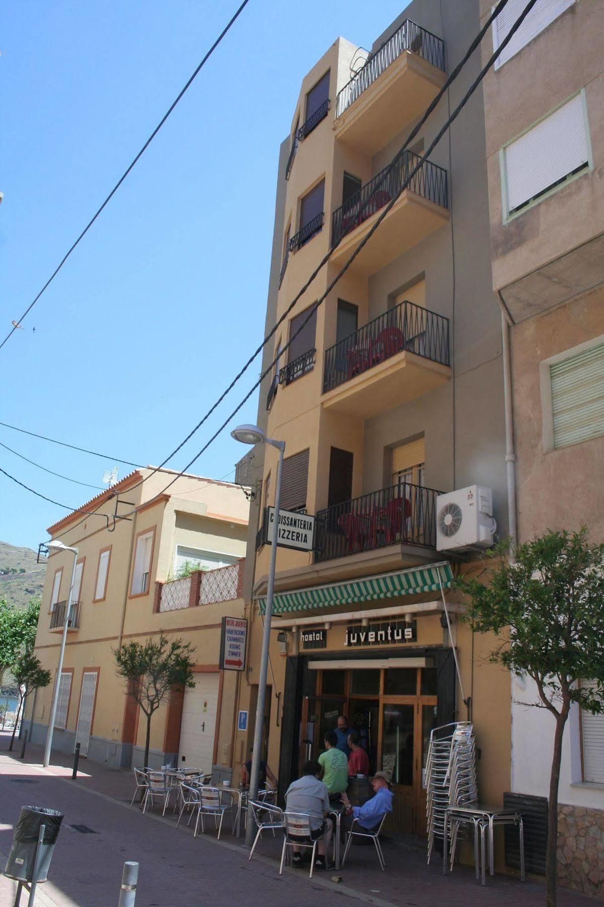 Hostal Juventus Portbou Buitenkant foto