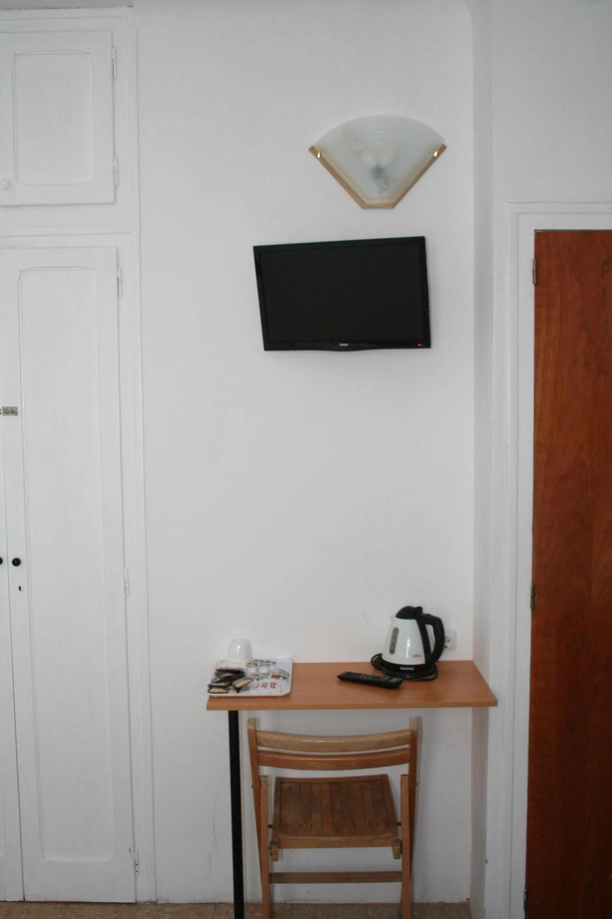 Hostal Juventus Portbou Buitenkant foto