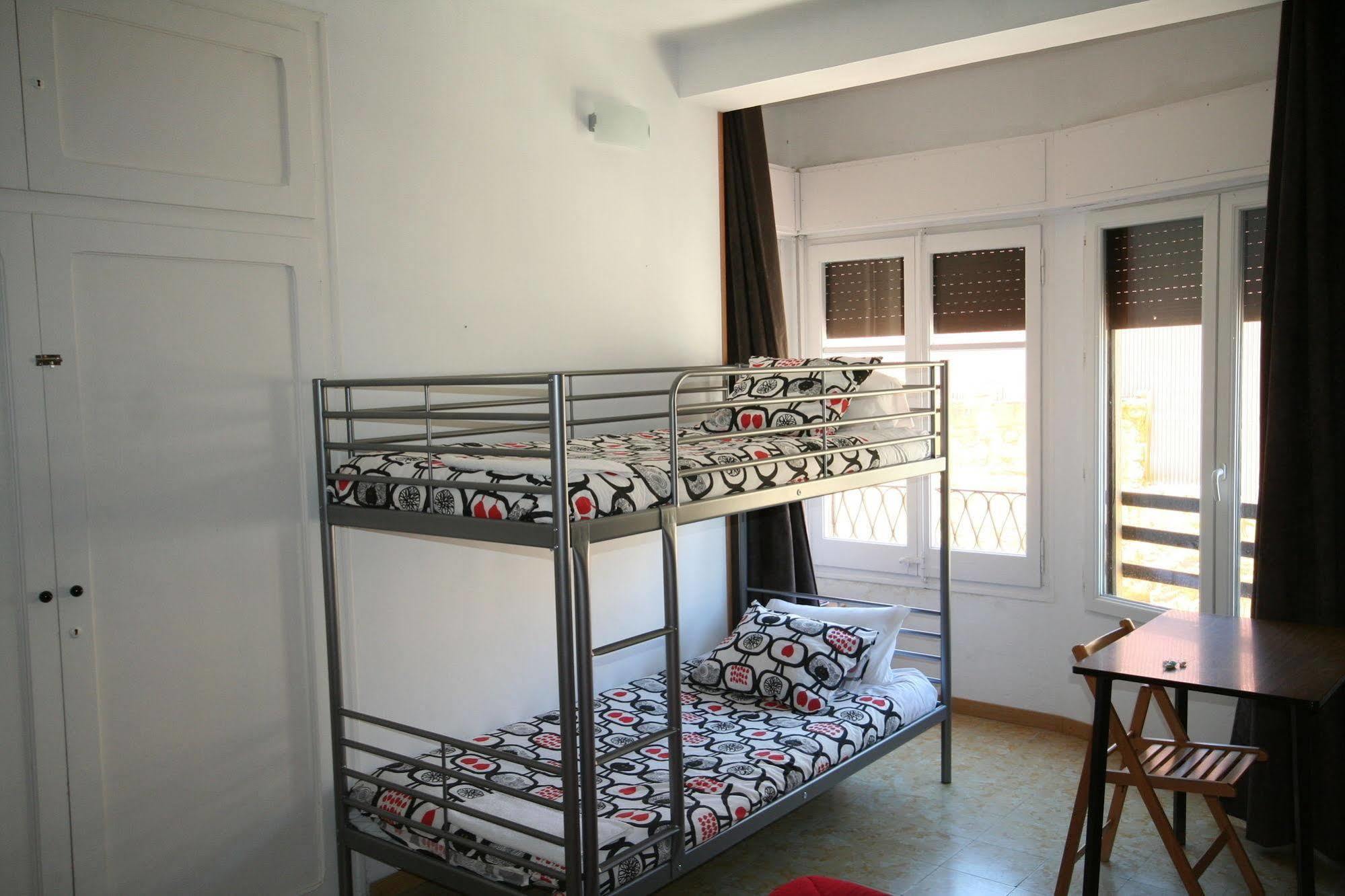 Hostal Juventus Portbou Buitenkant foto